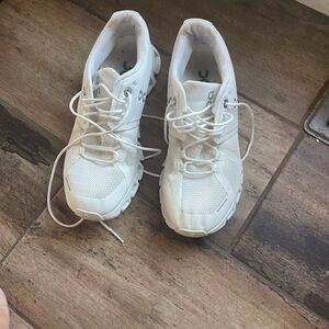 On cloud size 6 guc bc of white but look very nice still